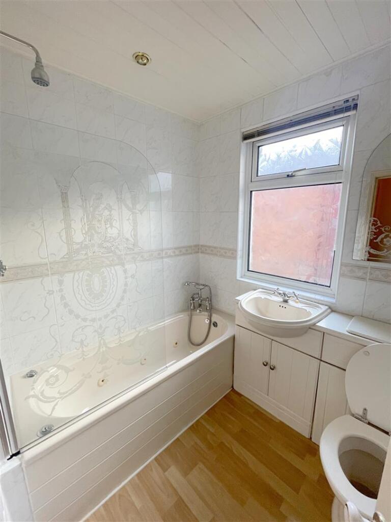BATHROOM.jpeg