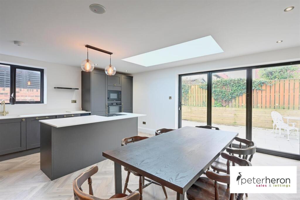 Open Plan Kitchen, Dining And Family Area