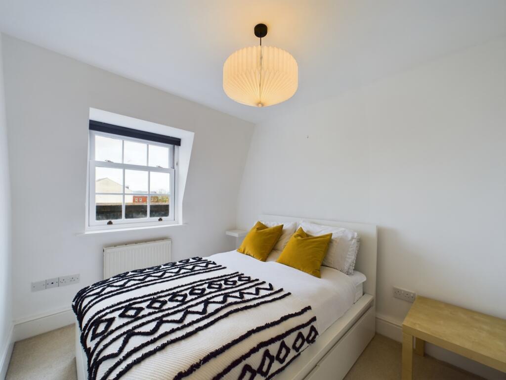 CAM01740G0-PR0191-STILL007