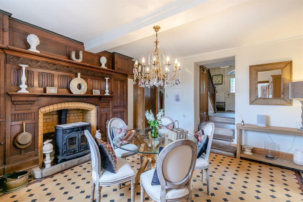 8599223-interior21.jpg