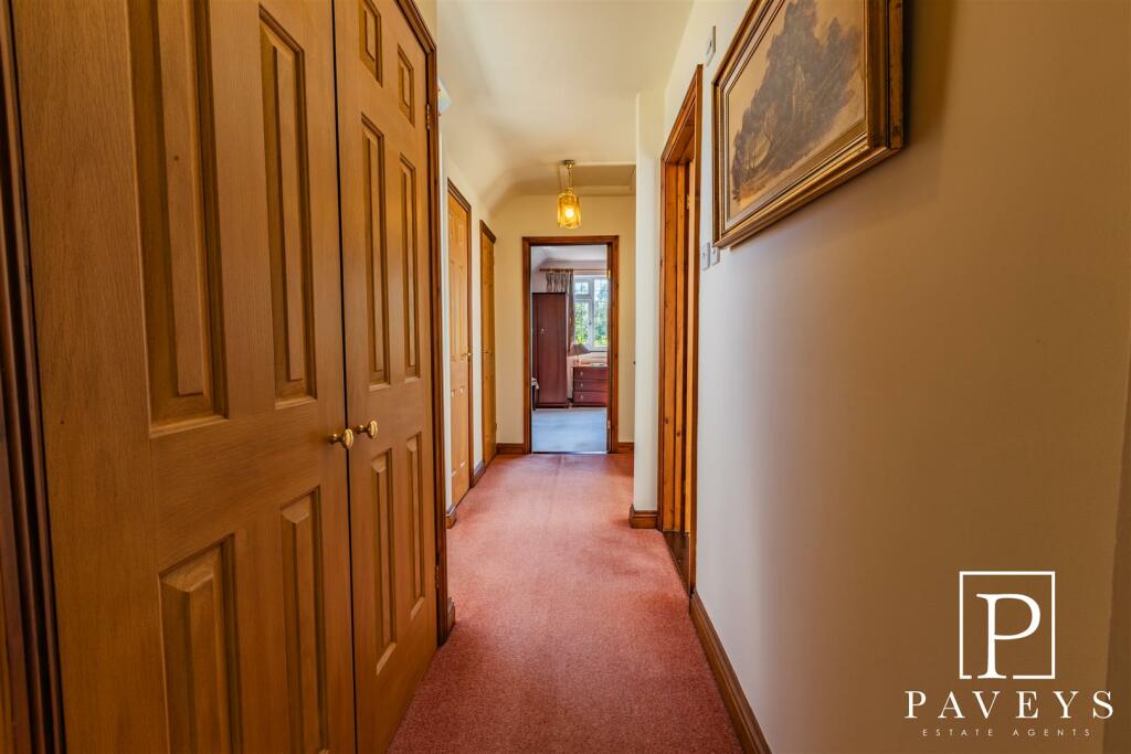 FIRST FLOOR LANDING