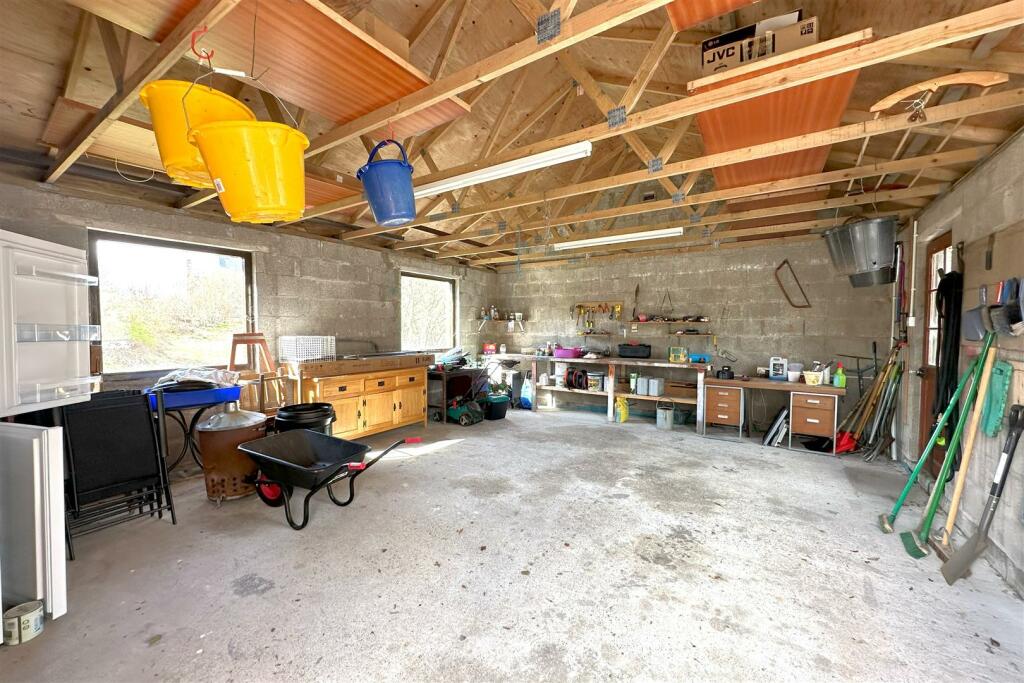 DOUBLE GARAGE
