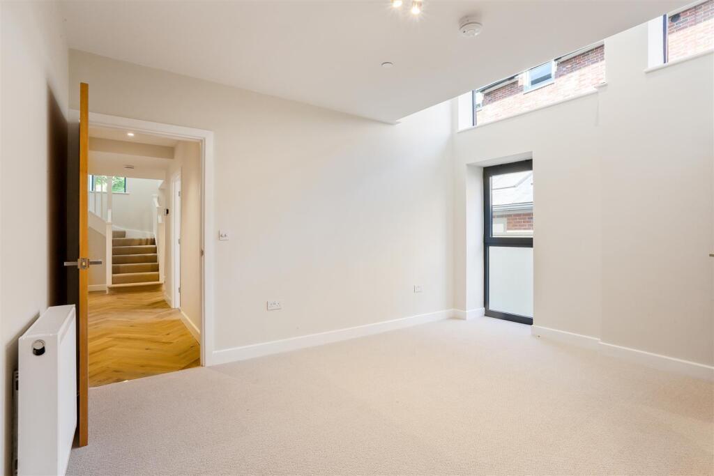 1469541018 - Campbell House, High Steet, KT1726.jp