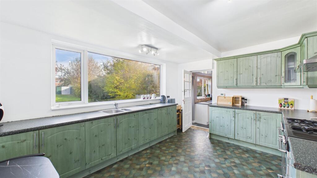 Breakfasting Kitchen