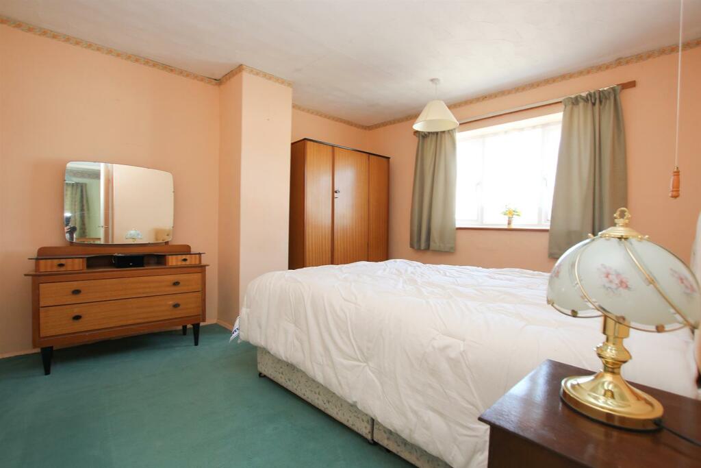 IMG_7016 BED 1.jpg