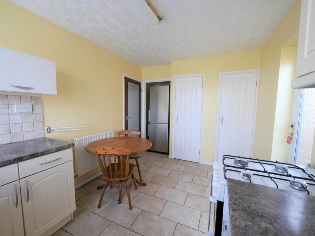 KITCHEN BREAKFAST...