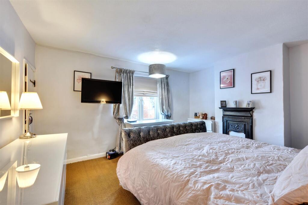 Bedroom One_1.jpeg