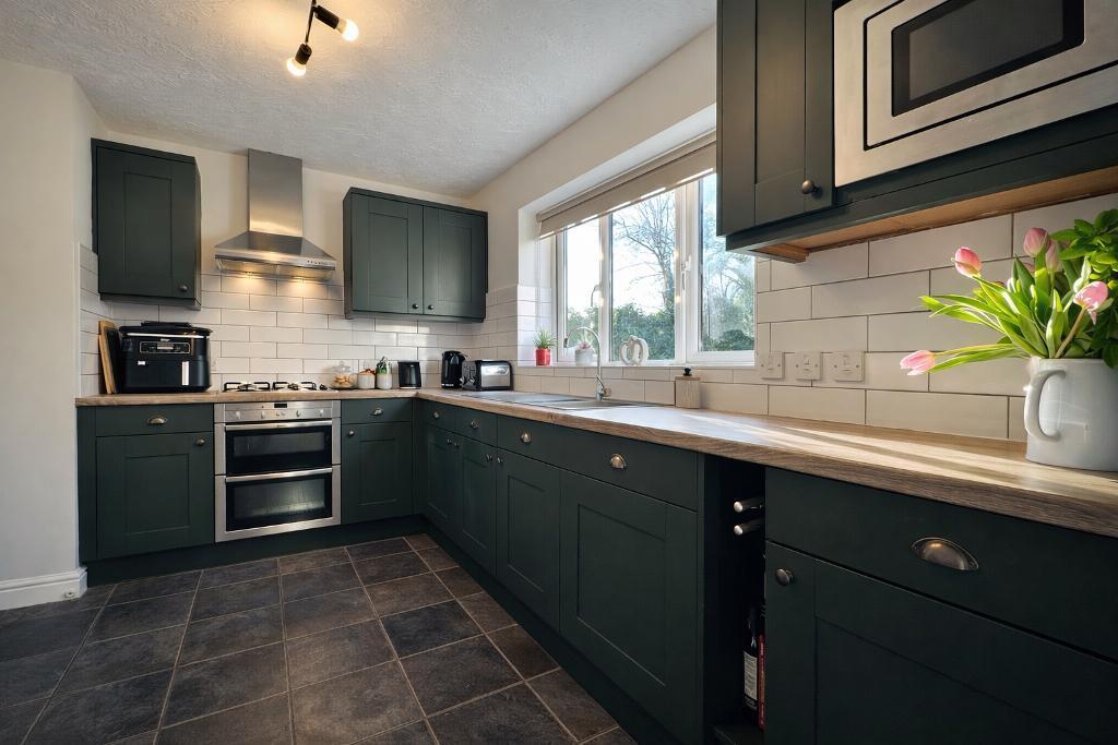 Modern fully fitted kitchen