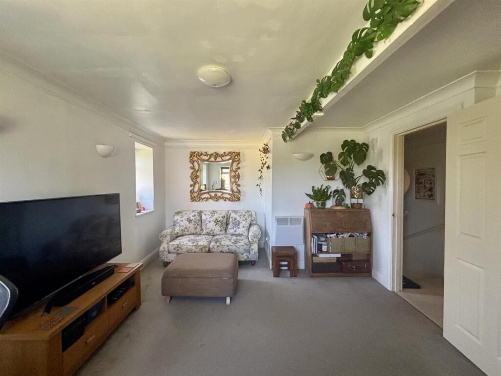 Living room 2.jpg