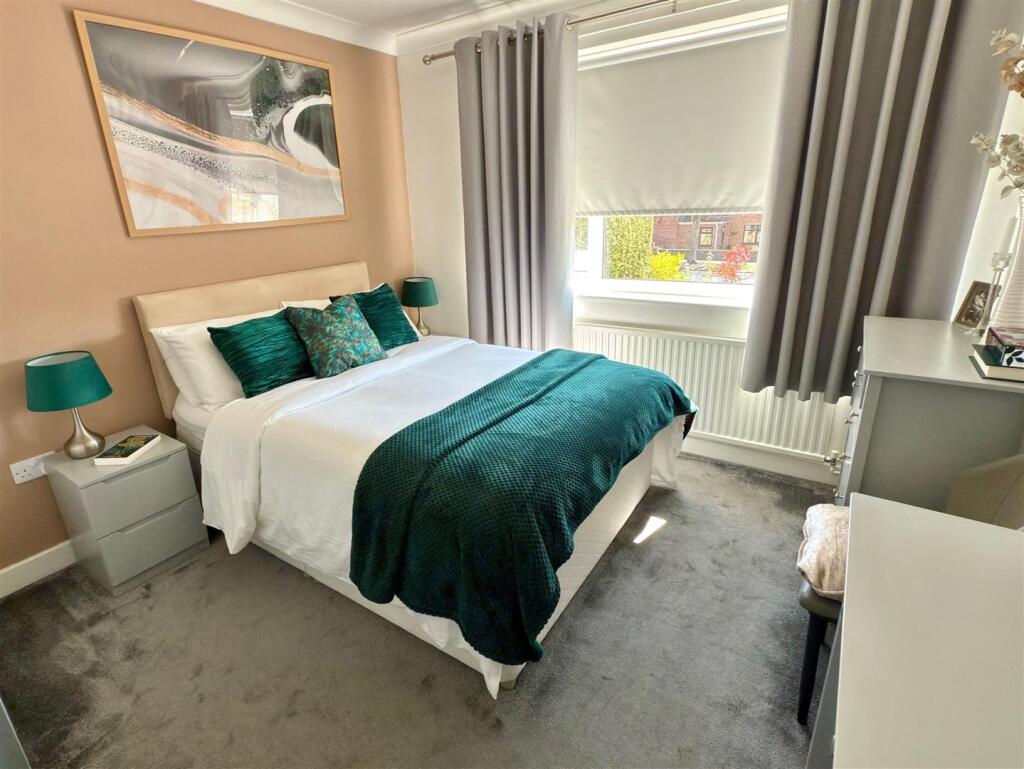 Bed 2.jpg