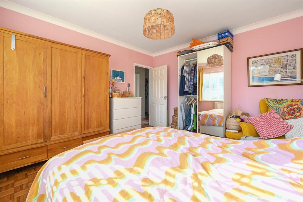 2a Windlesham Close, BN41 (2).jpg