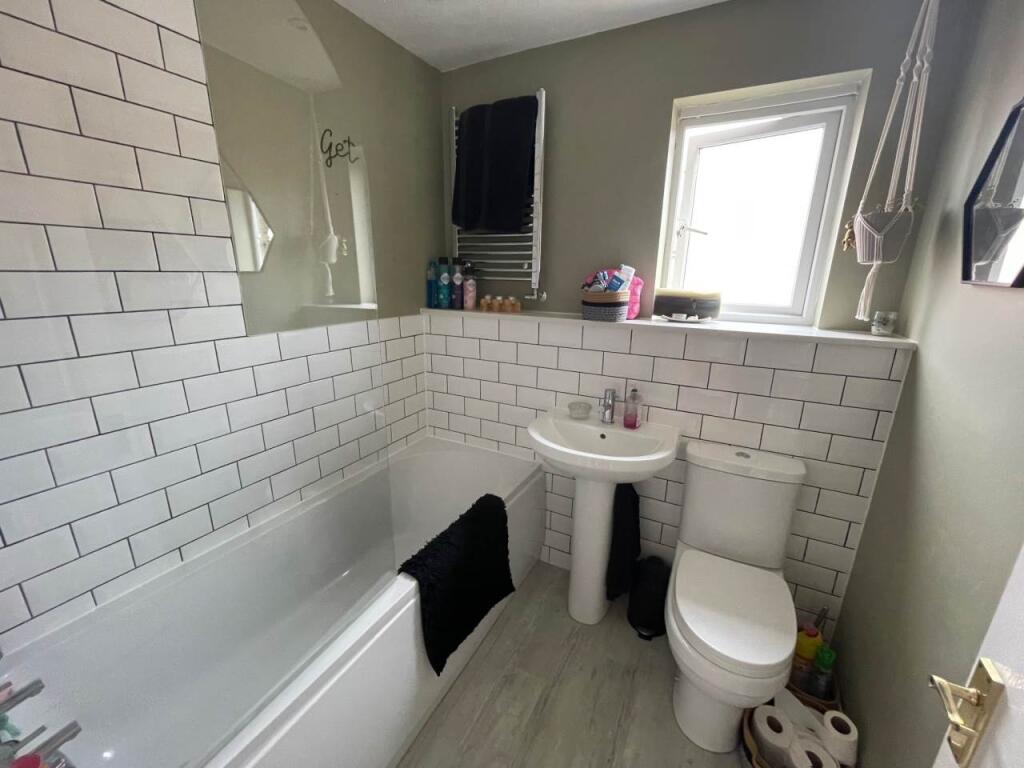artemesia 4 bathroom