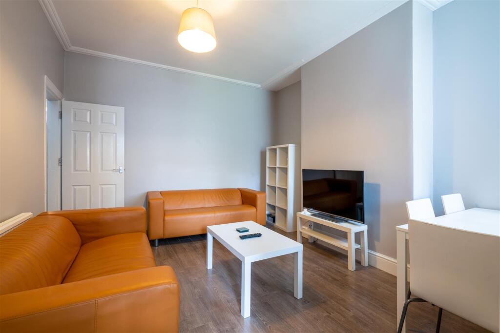 Lounge 2_.jpg