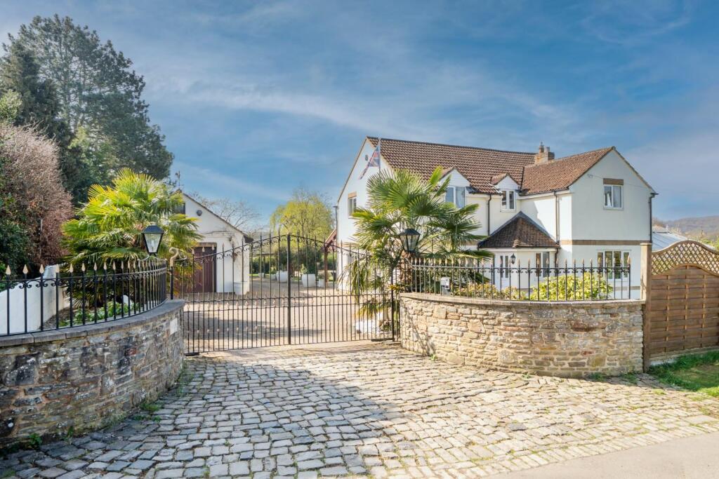 19 EXTERNAL FRONT.jpg