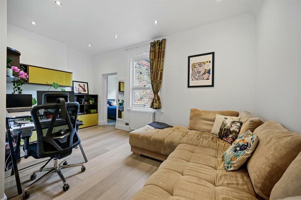 BCAR - Flat 4, 17Twyford Avenue - Rception (4).JPG