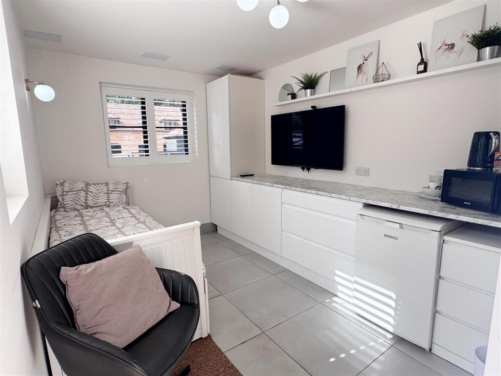 Airbnb 1.JPG