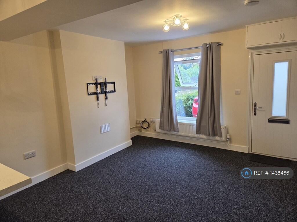 Lounge - View To Front