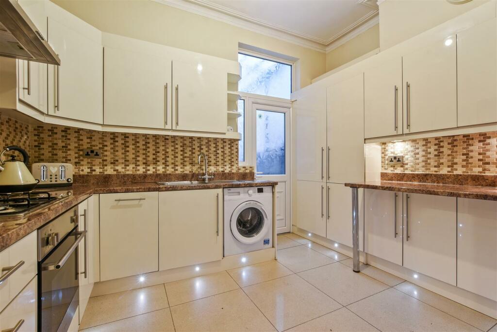 11-3555GCWT - GFF 37 Lushington Road - Kitchen -Or