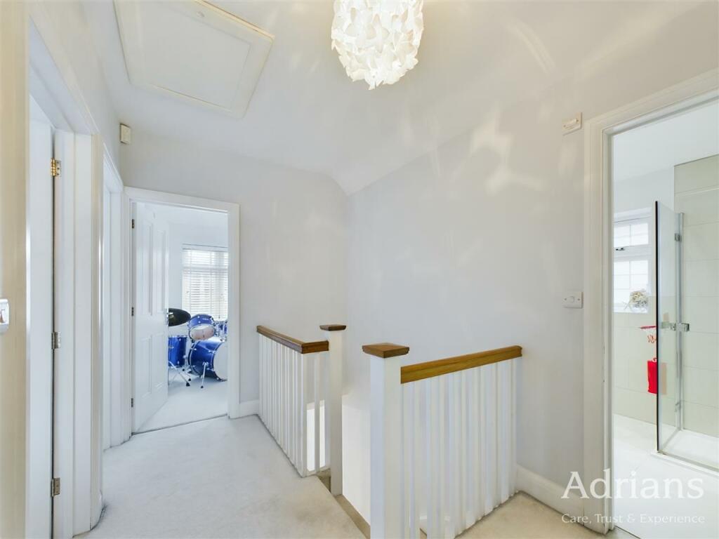 FIRST FLOOR LANDING