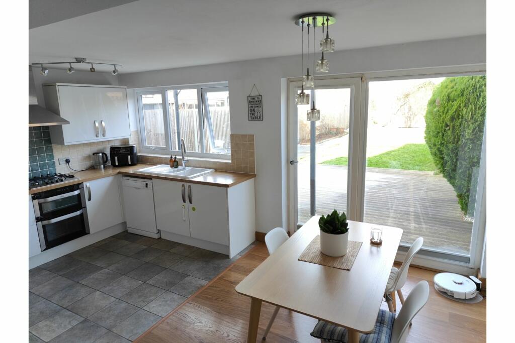 Kitchen/Dining Room