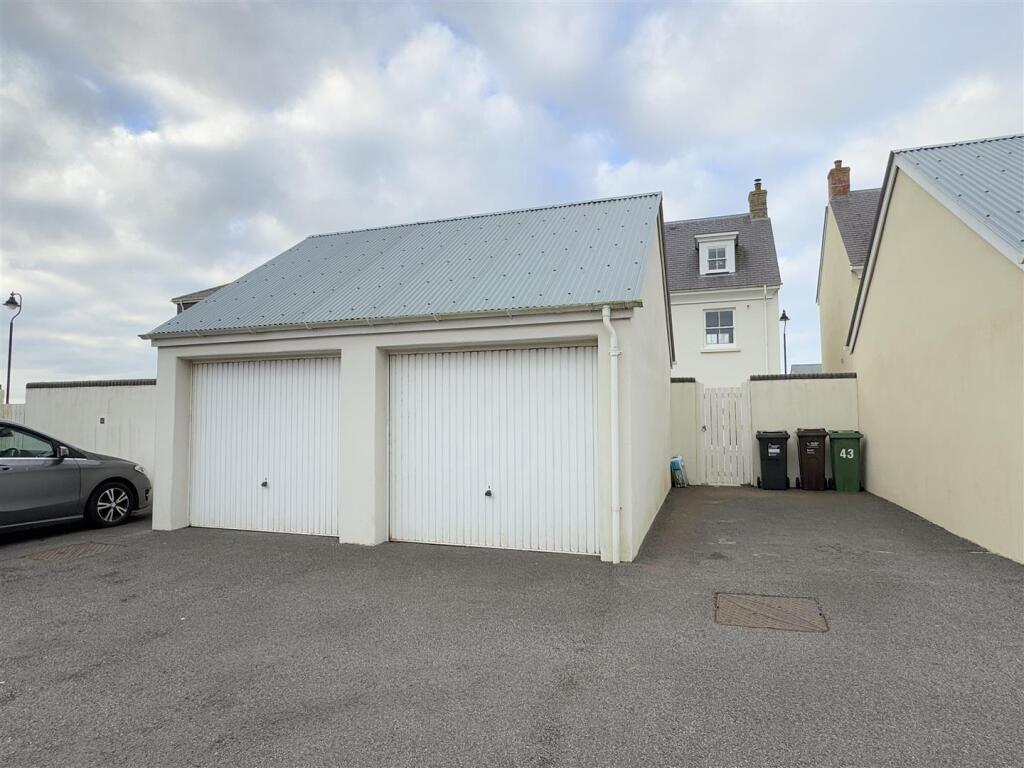 Double Garage/Parking