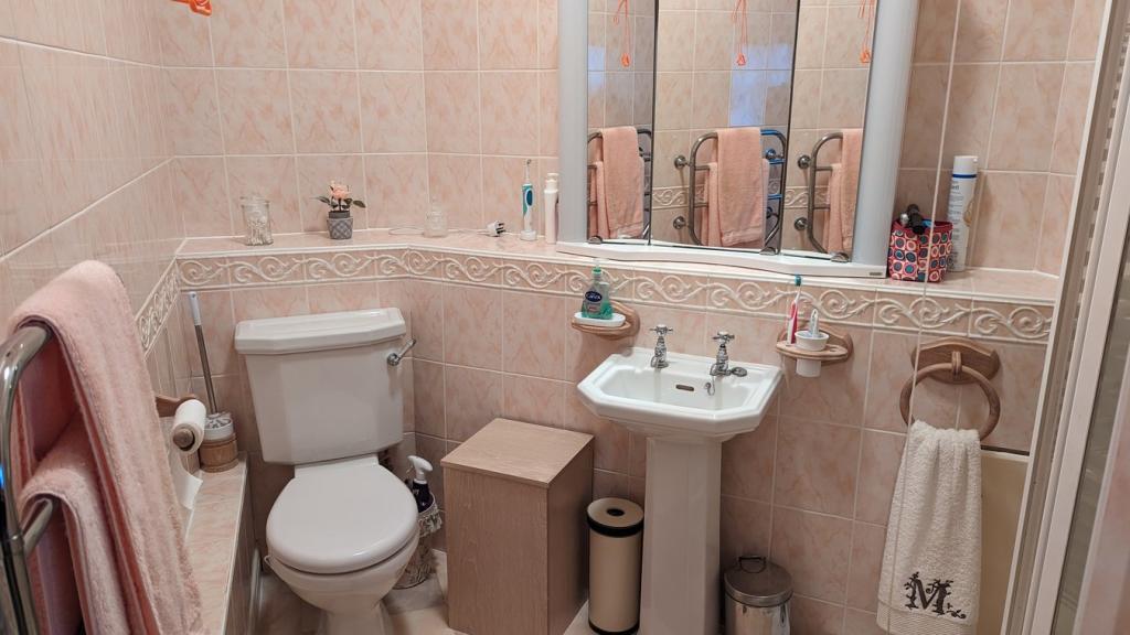 Ensuite shower room