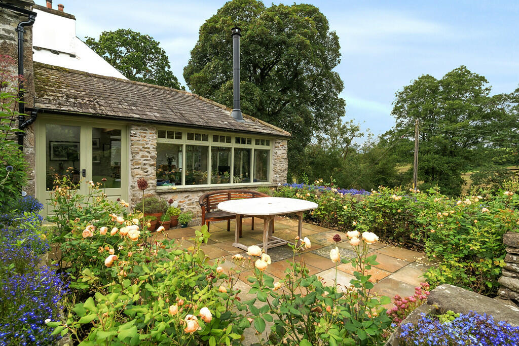 Gardens and famil...