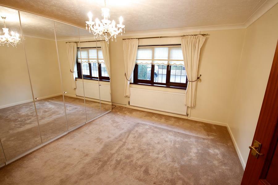 FRONT DOUBLE BEDROOM 1