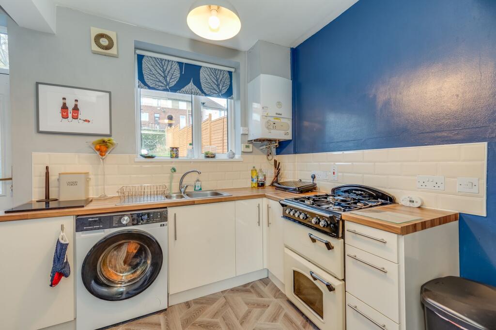 KITCHEN, DINER AND LOUNGE