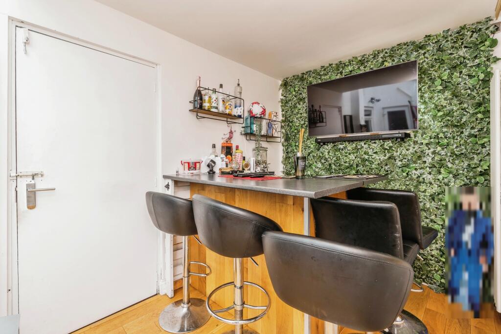Games Room / Conservatory
