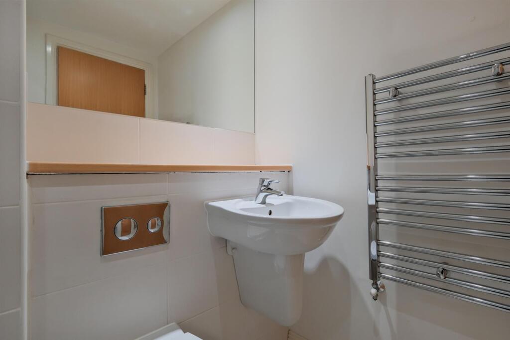 016-Flat 3, 41A, Station Road, Carluke, ML8 5AD.jp