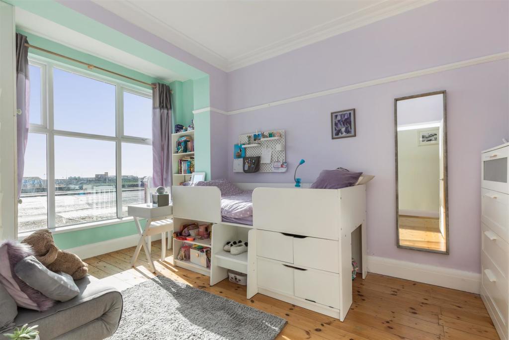Kingsway 1_305-3.JPG
