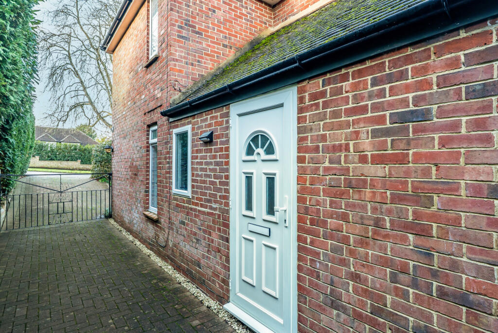 St. Johns Road, Farnham, Surrey, GU9