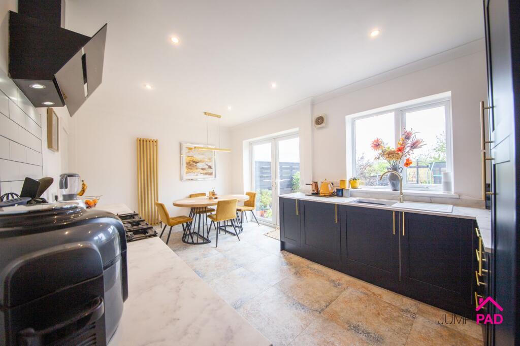 Kitchen / Dining Room