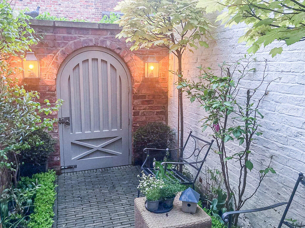 Courtyard Garden 