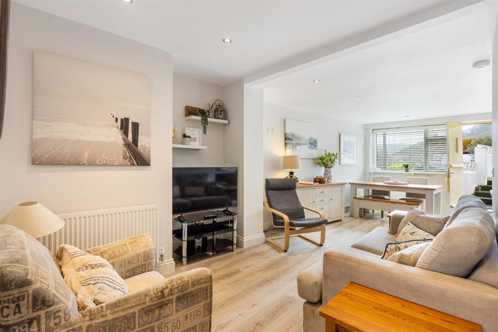 A13 - 11A Smith Street Dartmouth - 240411.jpg