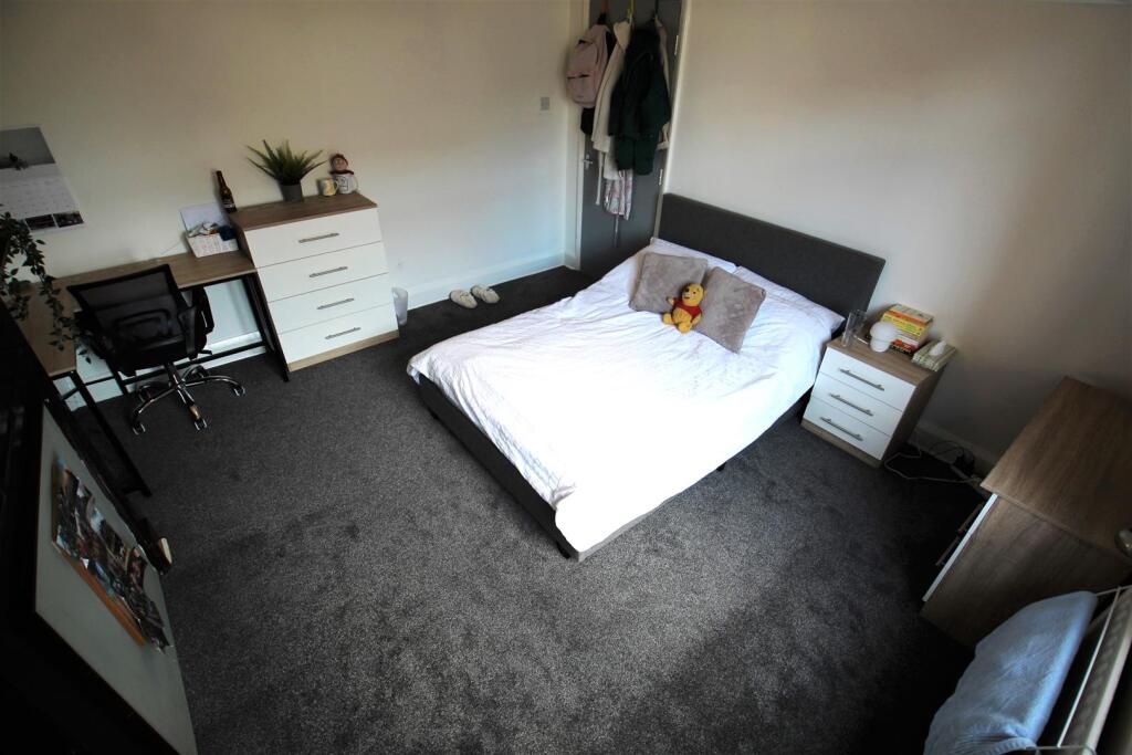 Bedroom 1 .jpg