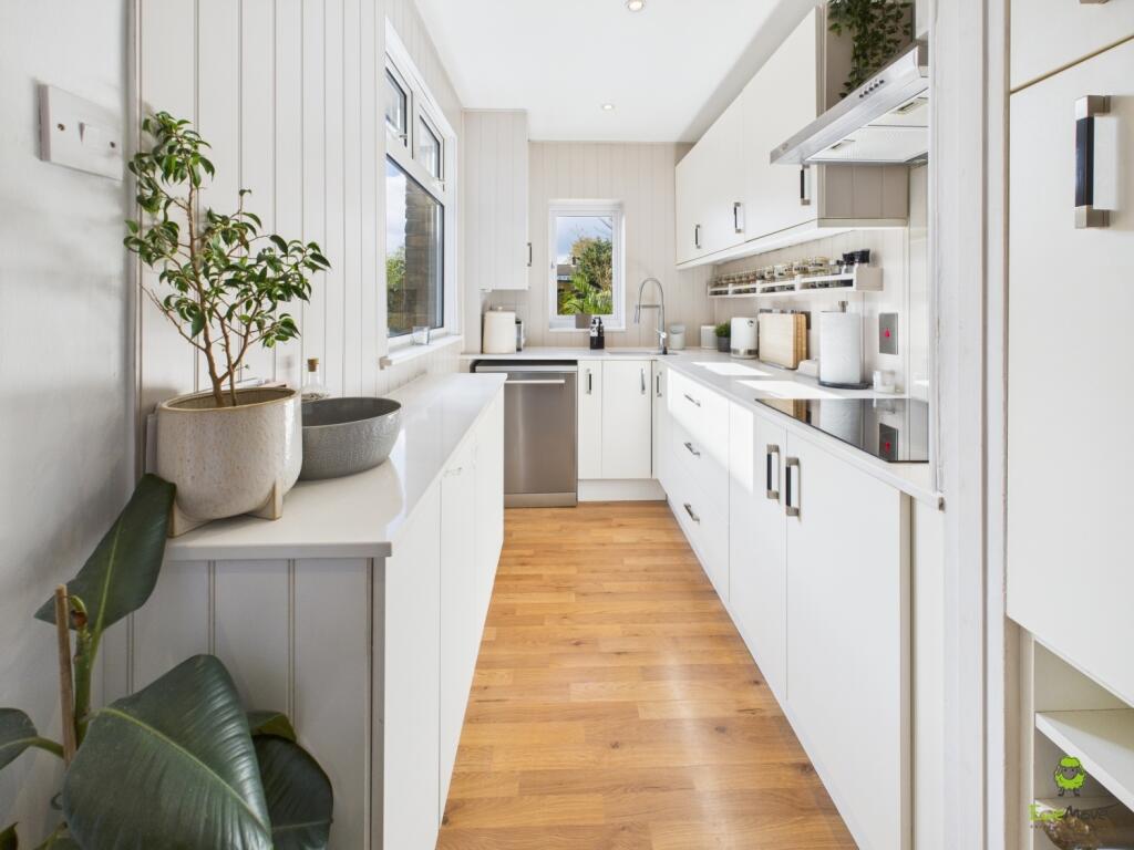 CAM03418G0-PR0191-STILL010