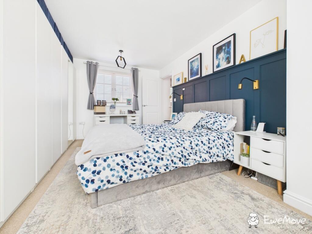 CAM02877G0-PR0064-STILL016