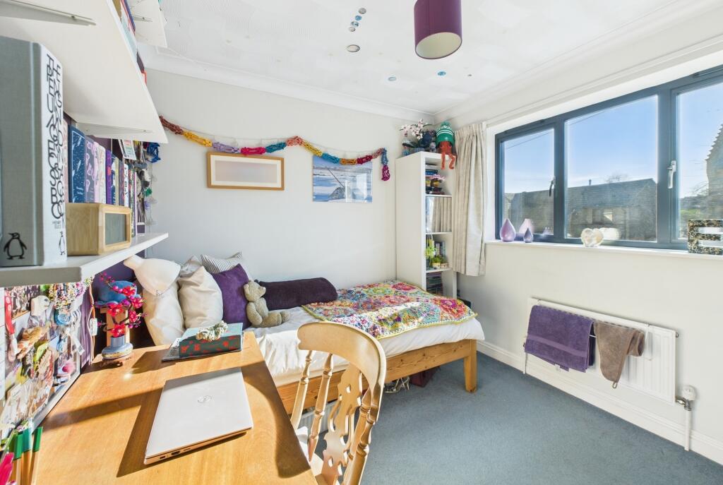 CAM02519G0-PR0230-STILL016