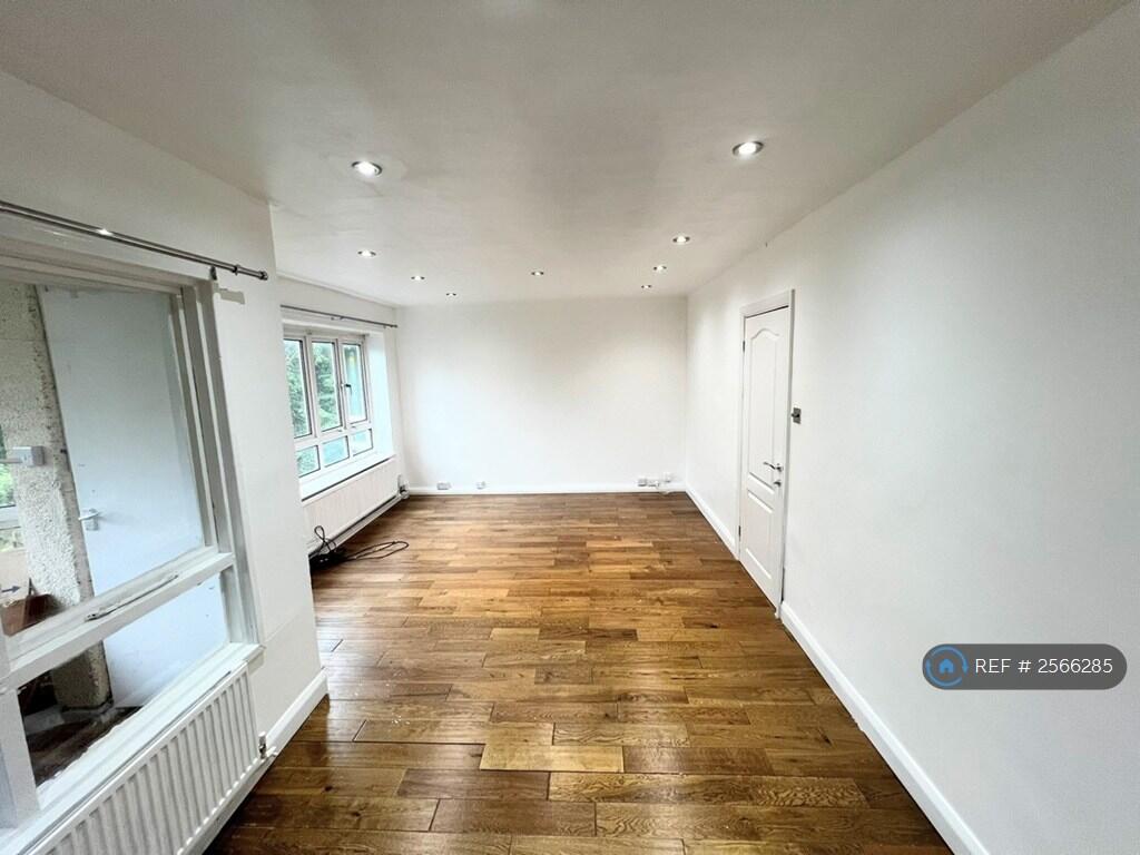 Dining Area &amp; Living Room (1st Floor)