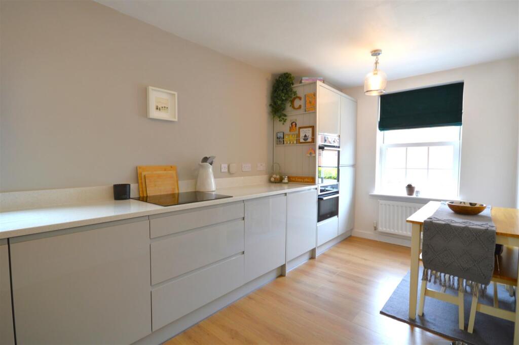 kitchen/breakfast