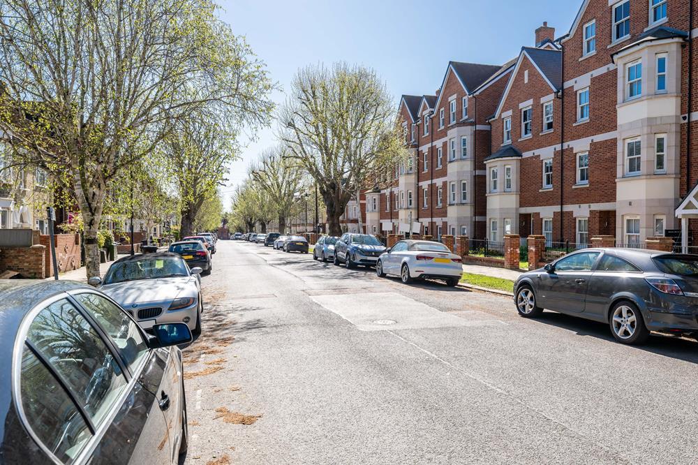 250417 - 41a Warwick Avenue, Bedford - 04