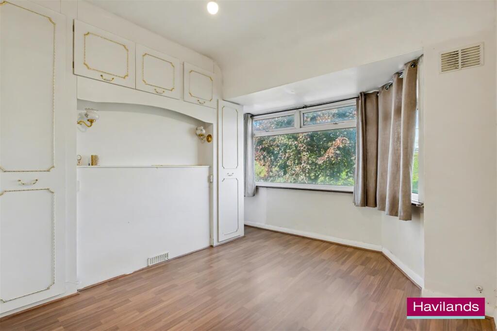 109 Dimsdale Drive EN1 1HD-11.jpg