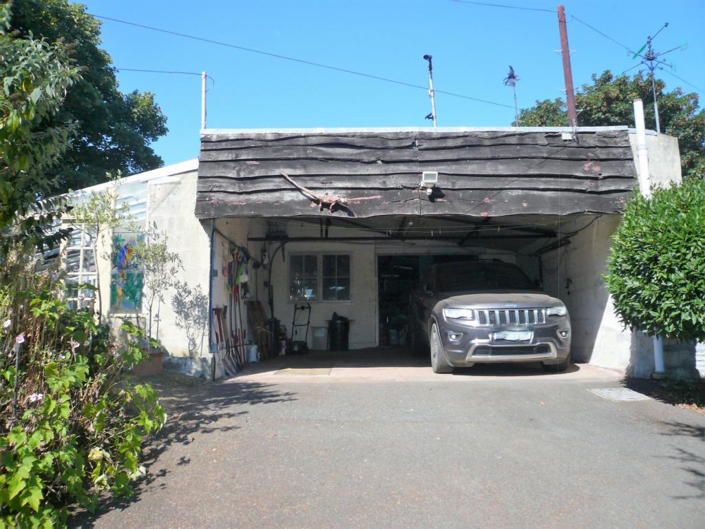 Garage/Workshop