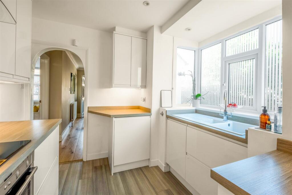 1 windlesham Close-4.jpg