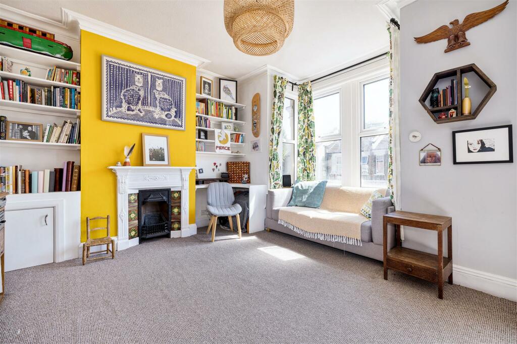 Canterbury Road, E10