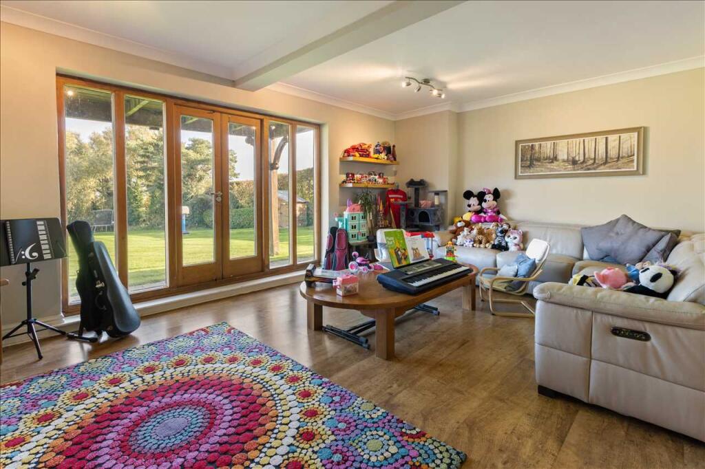 SITTING ROOM/PLAY