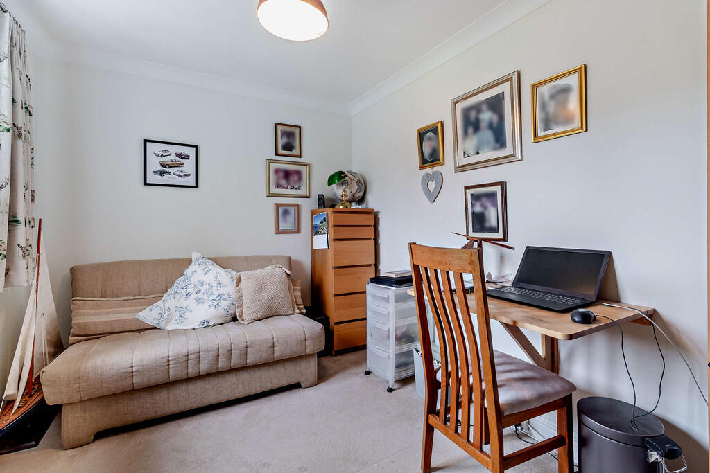 8657340-interior1...