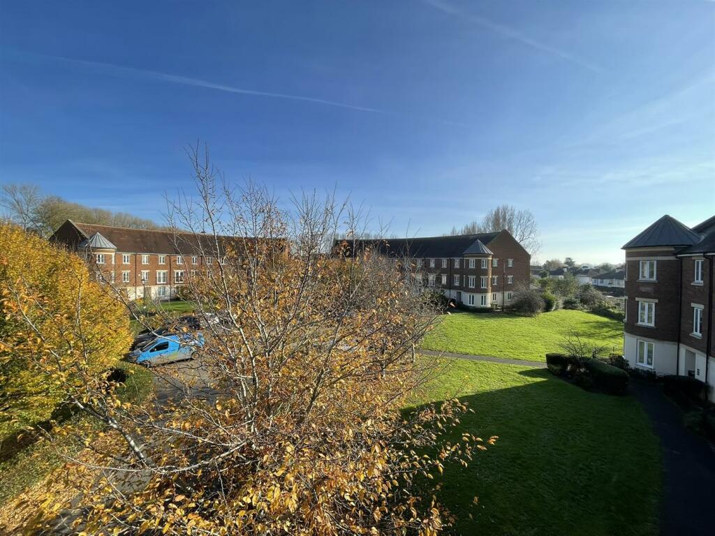 Outlook to front.JPEG